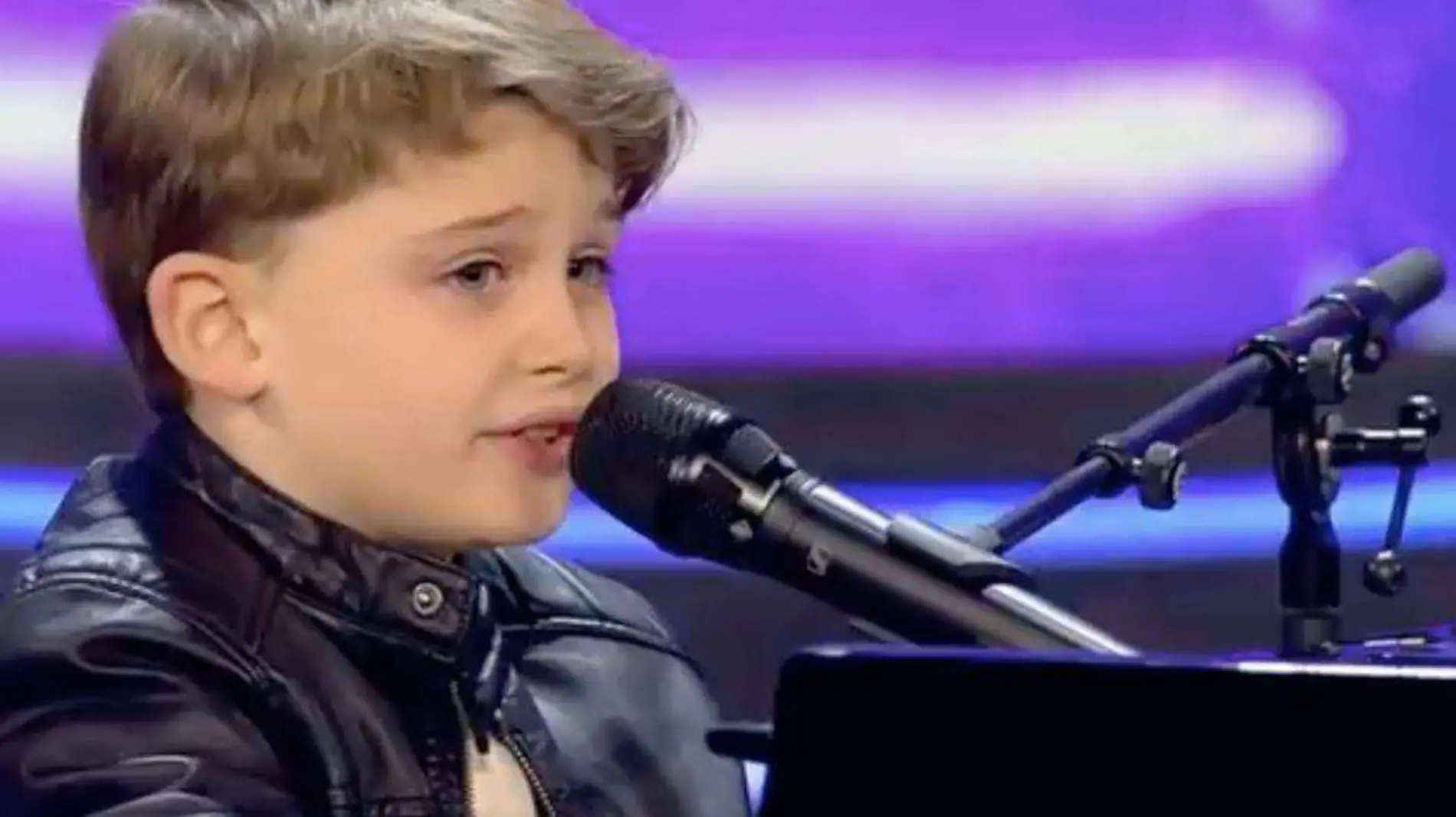 Niño que canta igual que Luis Miguel